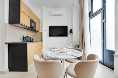 Cuisine ou kitchenette dans l'établissement Studio Moderne - AC- 4P- Champ-de-Mars