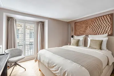Un ou plusieurs lits dans un hébergement de l'établissement Luxury Living in Paris 1er - Palais Royal, Victoires-louvre