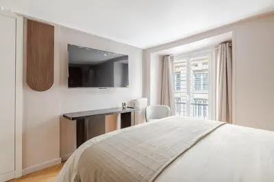 Un ou plusieurs lits dans un hébergement de l'établissement Luxury Living in Paris 1er - Palais Royal, Victoires-louvre