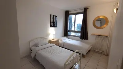 Un ou plusieurs lits dans un hébergement de l'établissement 3 bedrooms and salon, La Défense, 5 min walk Metro