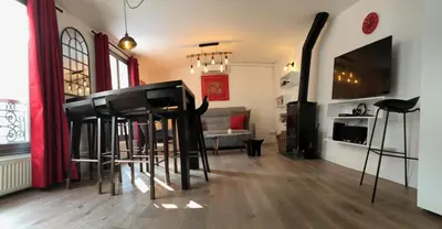 Télévision ou salle de divertissement dans l'établissement Duplex de Luxe