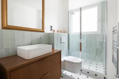 Salle de bains dans l'établissement Bright & Chic apartment Near Porte Maillot - 4P