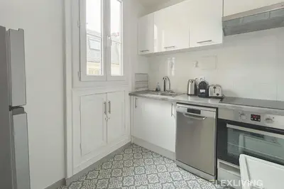Cuisine ou kitchenette dans l'établissement Jardin des Plantes - Beautiful bright 2-bedroom apartment -1 living room