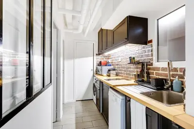 Cuisine ou kitchenette dans l'établissement Maison dartiste a proximite de la gare de Lyon