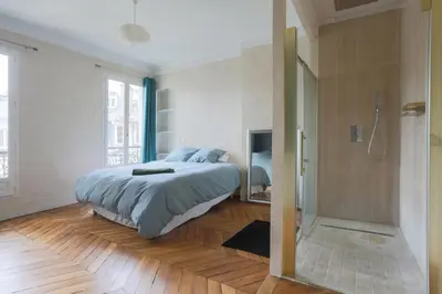 Un ou plusieurs lits dans un hébergement de l'établissement luxueux Appartement paris 6