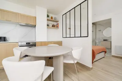 Cuisine ou kitchenette dans l'établissement Modern apartment next to Saint Germain 4PAX