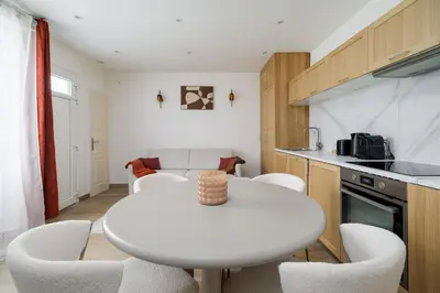 Cuisine ou kitchenette dans l'établissement Modern apartment next to Saint Germain 4PAX