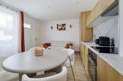 Cuisine ou kitchenette dans l'établissement Modern apartment next to Saint Germain 4PAX
