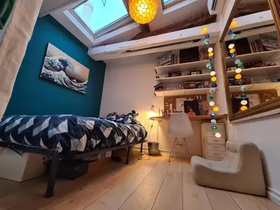 Un ou plusieurs lits dans un hébergement de l'établissement Appartement parisien en bas de Montmatre
