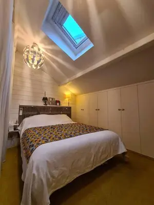 Un ou plusieurs lits dans un hébergement de l'établissement Appartement parisien en bas de Montmatre