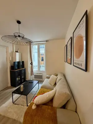Télévision ou salle de divertissement dans l'établissement Appartement T2 cooconing, Paris 11ème