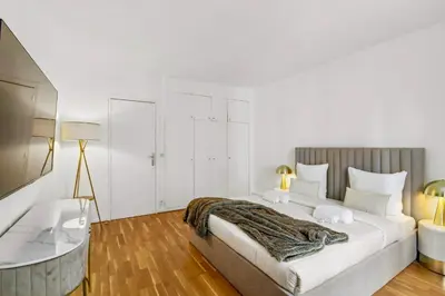 Un ou plusieurs lits dans un hébergement de l'établissement Amazing Apt 3BDR near The Eiffel Tower
