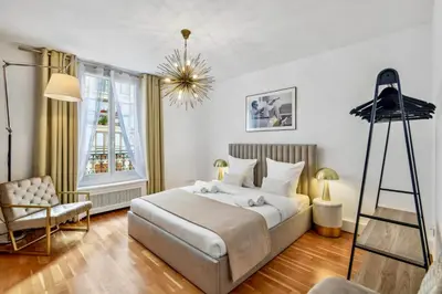 Un ou plusieurs lits dans un hébergement de l'établissement Amazing Apt 3BDR near The Eiffel Tower