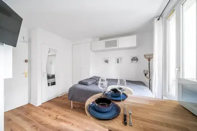 Un ou plusieurs lits dans un hébergement de l'établissement Paris studio Rue Daguerre - Quiet & welcoming & well connected