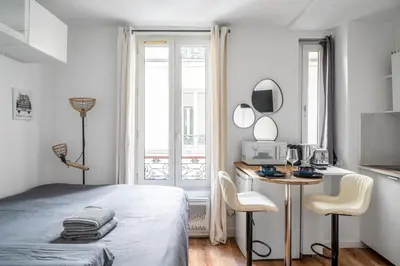 Un ou plusieurs lits dans un hébergement de l'établissement Paris studio Rue Daguerre - Quiet & welcoming & well connected