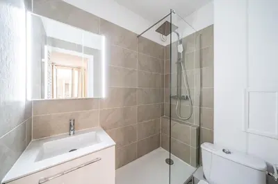 Salle de bains dans l'établissement Paris studio Rue Daguerre - Quiet & welcoming & well connected