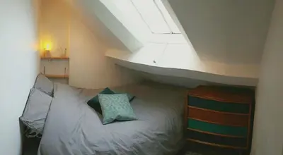 Un ou plusieurs lits dans un hébergement de l'établissement Coeur de Paris sous les toits
