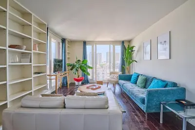 Coin salon dans l'établissement Sublime 2 bedroom flat Quai de Seine Eiffel Tower