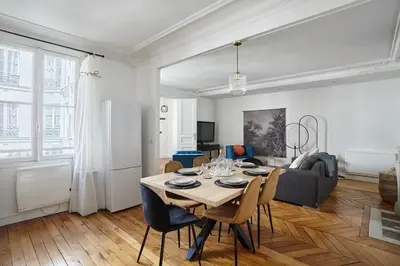 Coin salon dans l'établissement Sublime appartement Champs Elysées