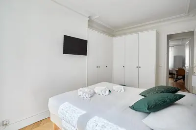Un ou plusieurs lits dans un hébergement de l'établissement Sublime appartement Champs Elysées