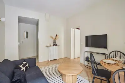 Télévision ou salle de divertissement dans l'établissement Sublim & NEW apartement St Germain Notre Dame