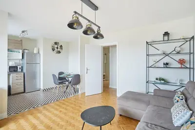 Cuisine ou kitchenette dans l'établissement 2 bedroom flat Centre de Paris - Eiffel Tower view