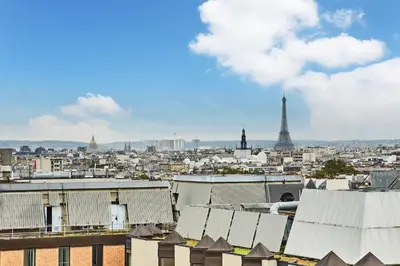 Vue générale sur Paris ou vue de la ville depuis l'appartement