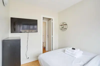 Un ou plusieurs lits dans un hébergement de l'établissement 2 bedroom flat Centre de Paris - Eiffel Tower view