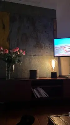 Télévision ou salle de divertissement dans l'établissement Golden Triangle Champs-Élysées