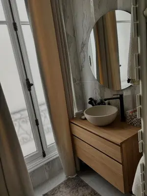Salle de bains dans l'établissement Golden Triangle Champs-Élysées