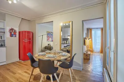 Cuisine ou kitchenette dans l'établissement Apartment 2 bedrooms Center of Paris