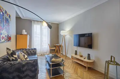 Télévision ou salle de divertissement dans l'établissement Apartment 2 bedrooms Center of Paris
