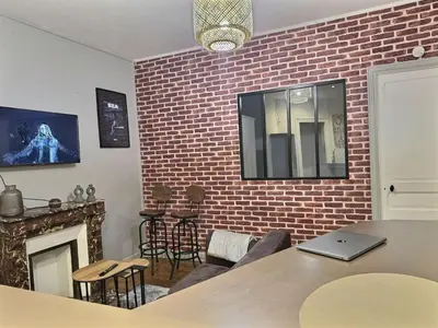 Télévision ou salle de divertissement dans l'établissement Appartement lumineux aux portes de Paris Séjour longue durée idéal Pour Couple & Professionnels