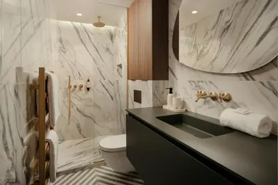 Salle de bains dans l'établissement Léon Hôtel