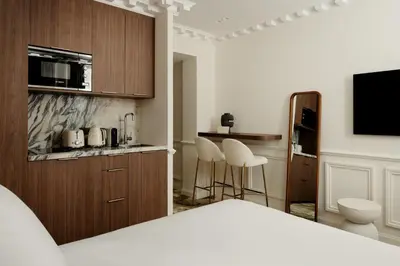 Cuisine ou kitchenette dans l'établissement Léon Hôtel