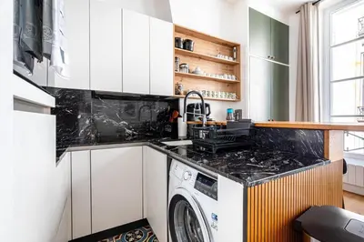 Cuisine ou kitchenette dans l'établissement GuestReady - Parisian charm near Notre-Dame