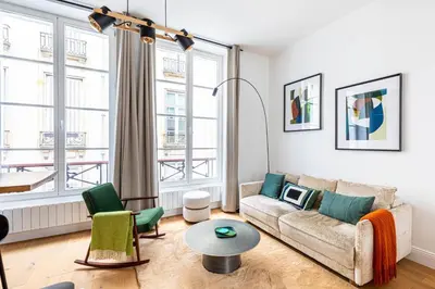 Coin salon dans l'établissement GuestReady - Parisian charm near Notre-Dame