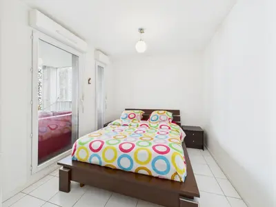 Un ou plusieurs lits dans un hébergement de l'établissement CosyHome in Paris, gare et terrasse