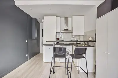 Cuisine ou kitchenette dans l'établissement Nice Studio Beaubourg Le Marais 6