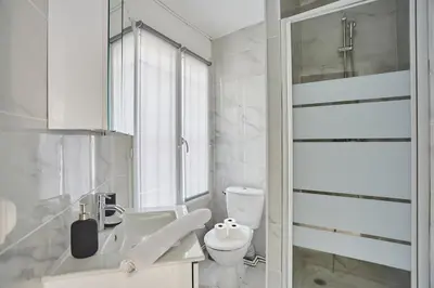 Salle de bains dans l'établissement Nice Studio Beaubourg Le Marais 6