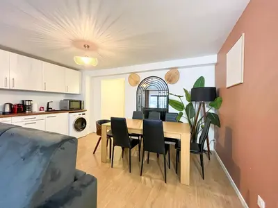 Cuisine ou kitchenette dans l'établissement Urban Flat 194 - Cosy 3 Bedroom Opera Grands Boulevards