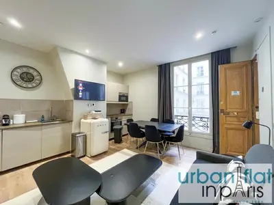 Cuisine ou kitchenette dans l'établissement Urban Flat 62 - Beautiful Apartment Mermoz Champs-Elysees