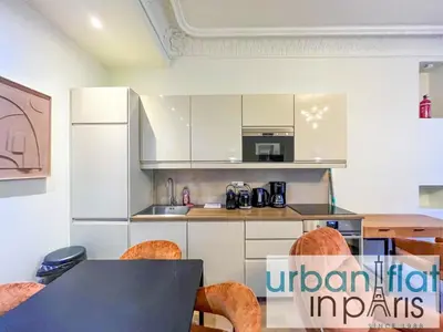Cuisine ou kitchenette dans l'établissement Urban Flat 63 - 3 Bedrooms Flat Champs-Elysees Mermoz