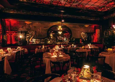 Restaurant ou autre lieu de restauration dans l'établissement Urban Flat 63 - 3 Bedrooms Flat Champs-Elysees Mermoz