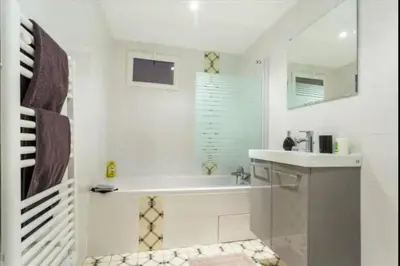 Salle de bains dans l'établissement 3 pièces Arc de Triomphe RDC