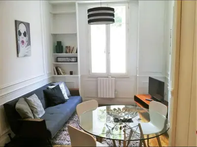 Coin salon dans l'établissement 3 pièces Arc de Triomphe RDC