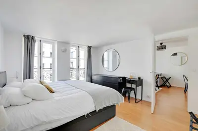 Un ou plusieurs lits dans un hébergement de l'établissement Elegant Apt - 1BDR 4P - Marais Place des Vosges