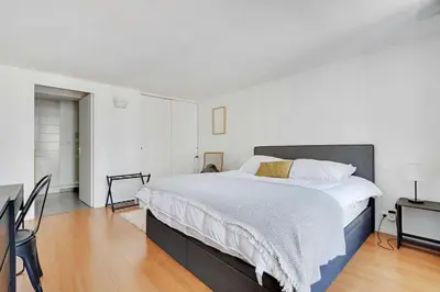 Un ou plusieurs lits dans un hébergement de l'établissement Elegant Apt - 1BDR 4P - Marais Place des Vosges