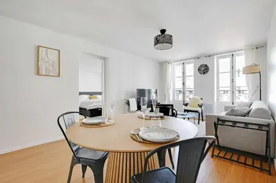 Coin salon dans l'établissement Elegant Apt - 1BDR 4P - Marais Place des Vosges