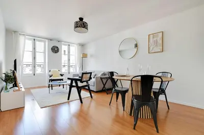 Coin salon dans l'établissement Elegant Apt - 1BDR 4P - Marais Place des Vosges